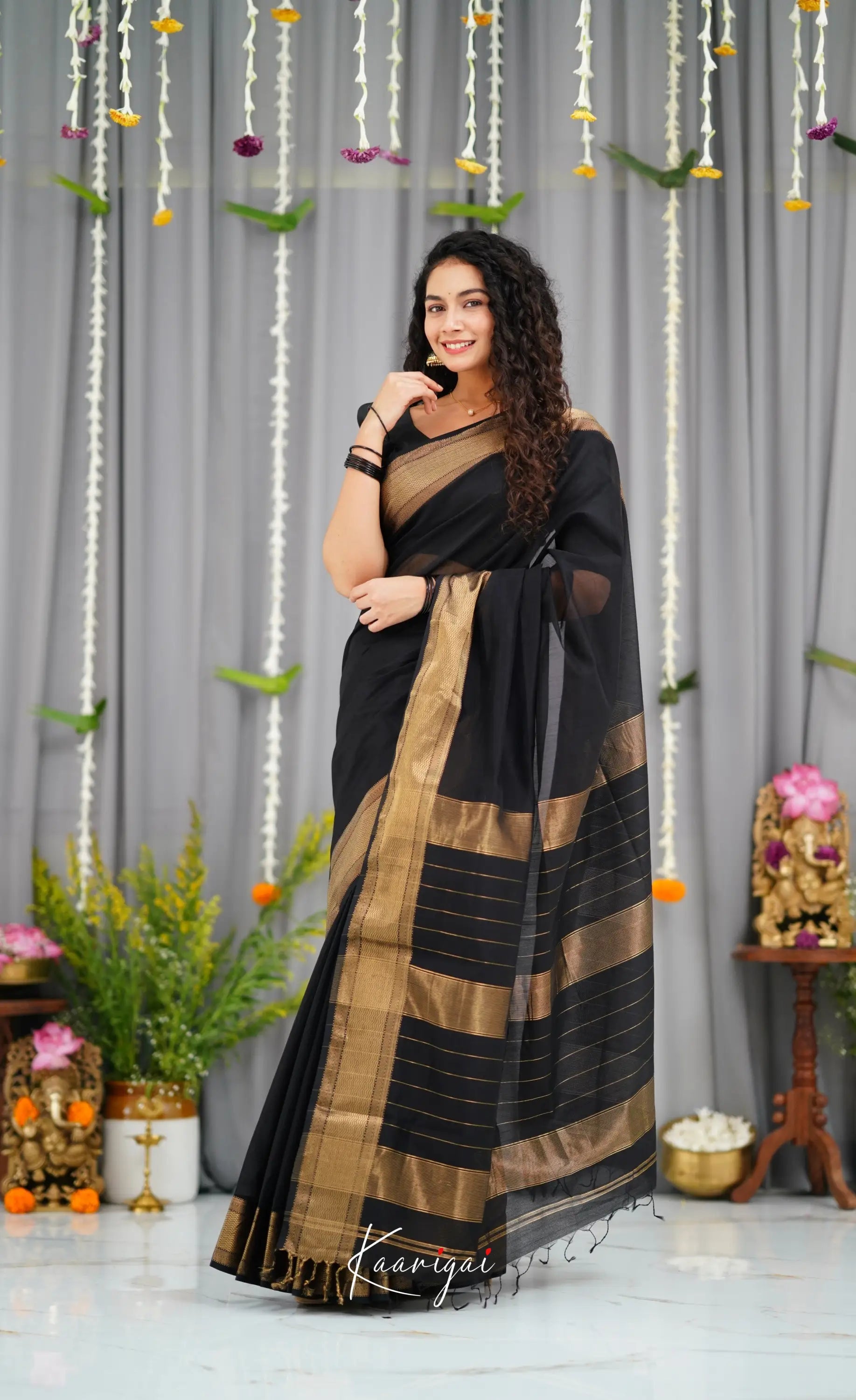 Maanvi Maheswari Silk Cotton Saree - Black Sarees