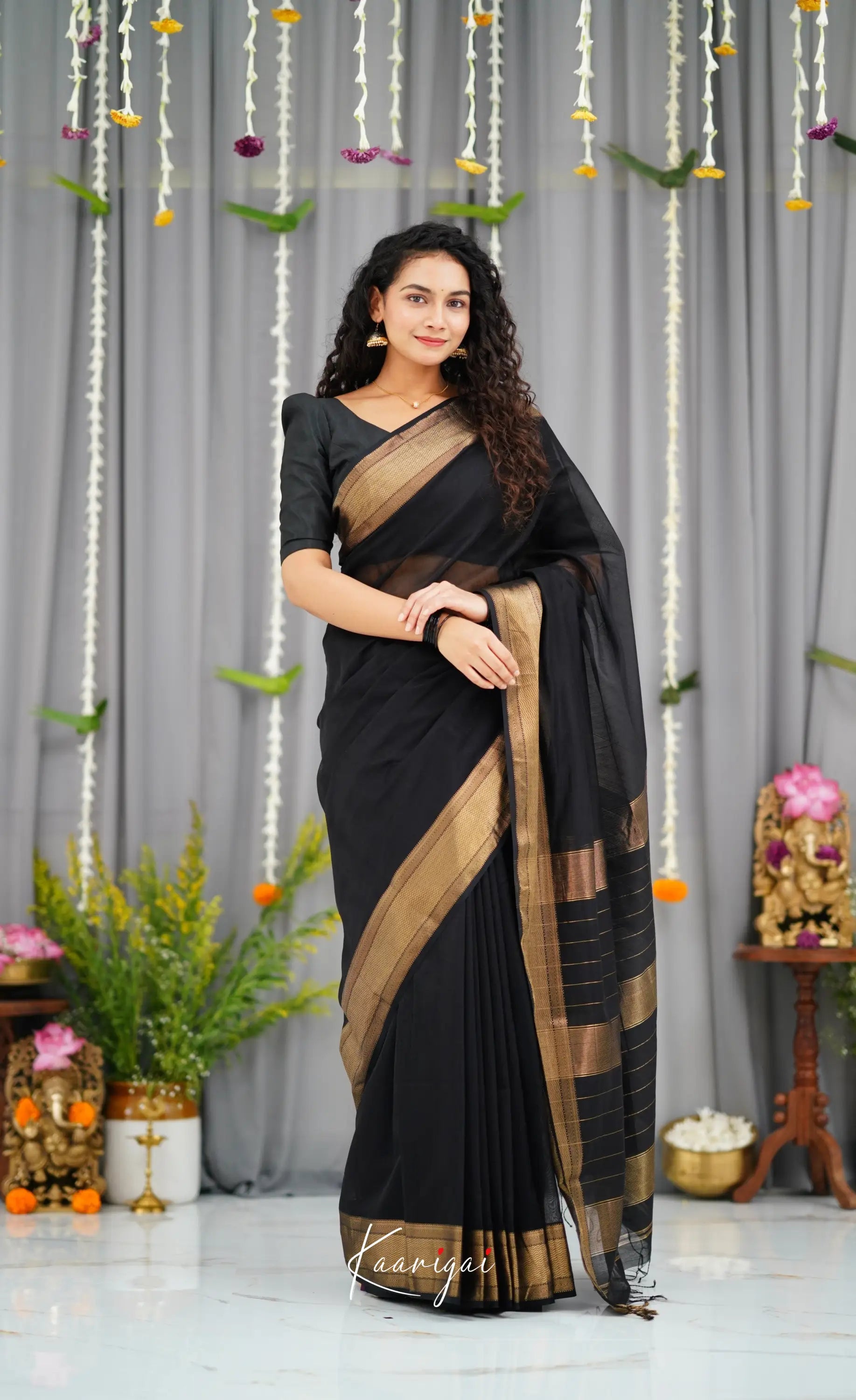 Maanvi Maheswari Silk Cotton Saree - Black Sarees