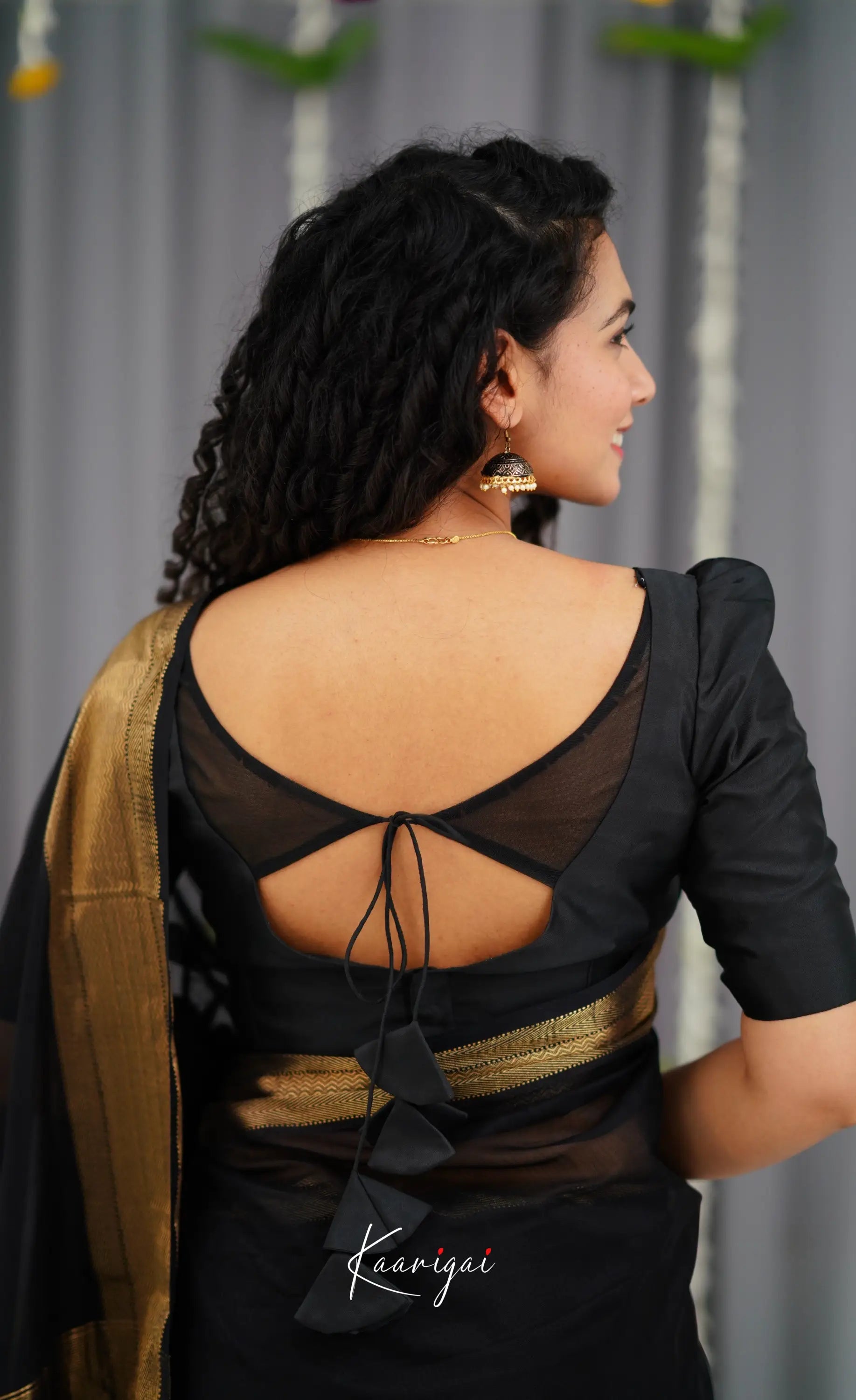 Maanvi Maheswari Silk Cotton Saree - Black Sarees