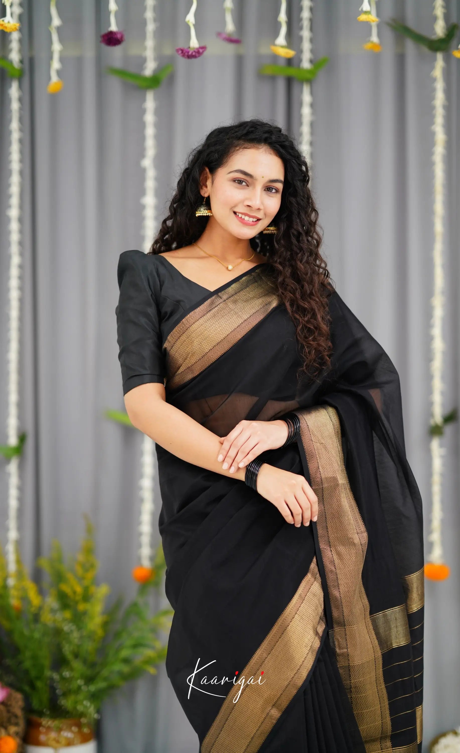 Maanvi Maheswari Silk Cotton Saree - Black Sarees