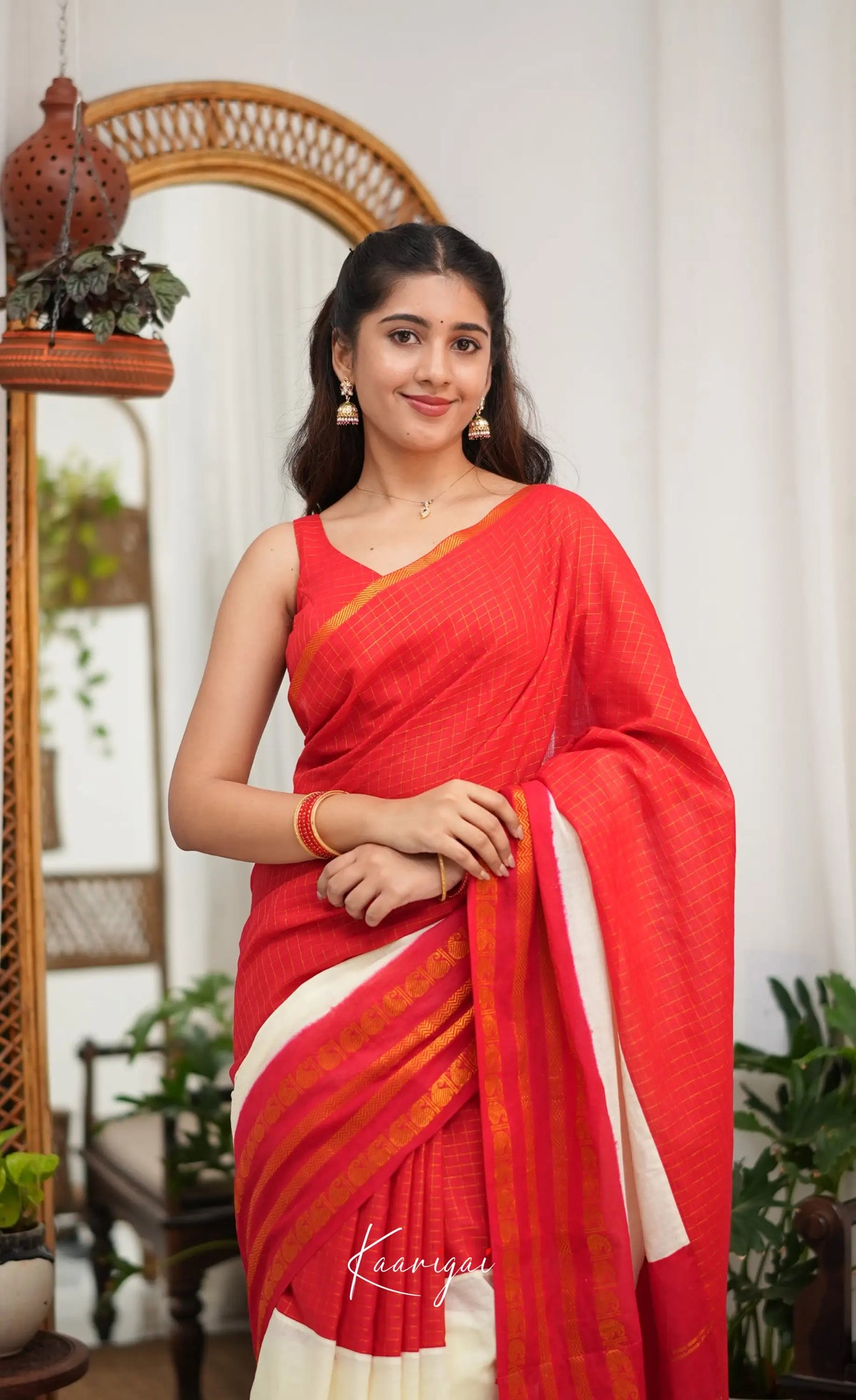 Saaral - Red and Off-white Sungudi Saree - Sarees