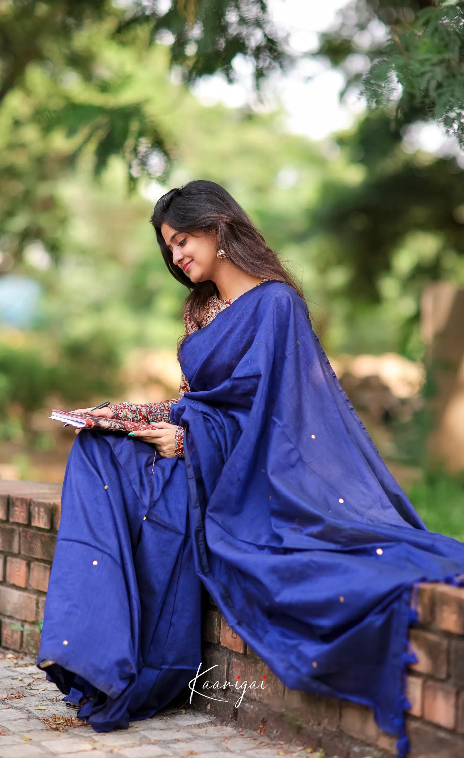 Azhagi- Dark Blue Cotton Saree Sarees