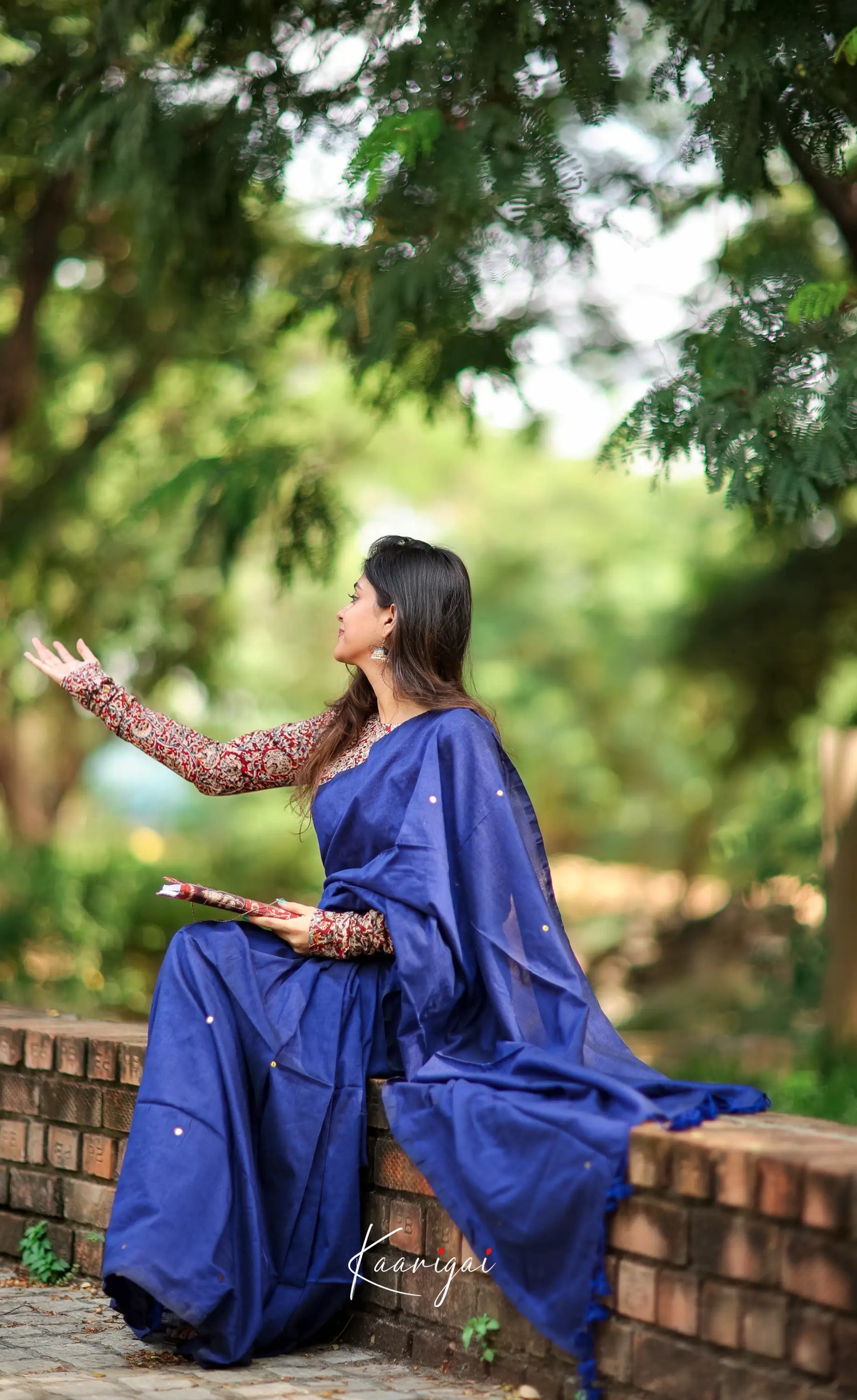 Azhagi- Dark Blue Cotton Saree Sarees