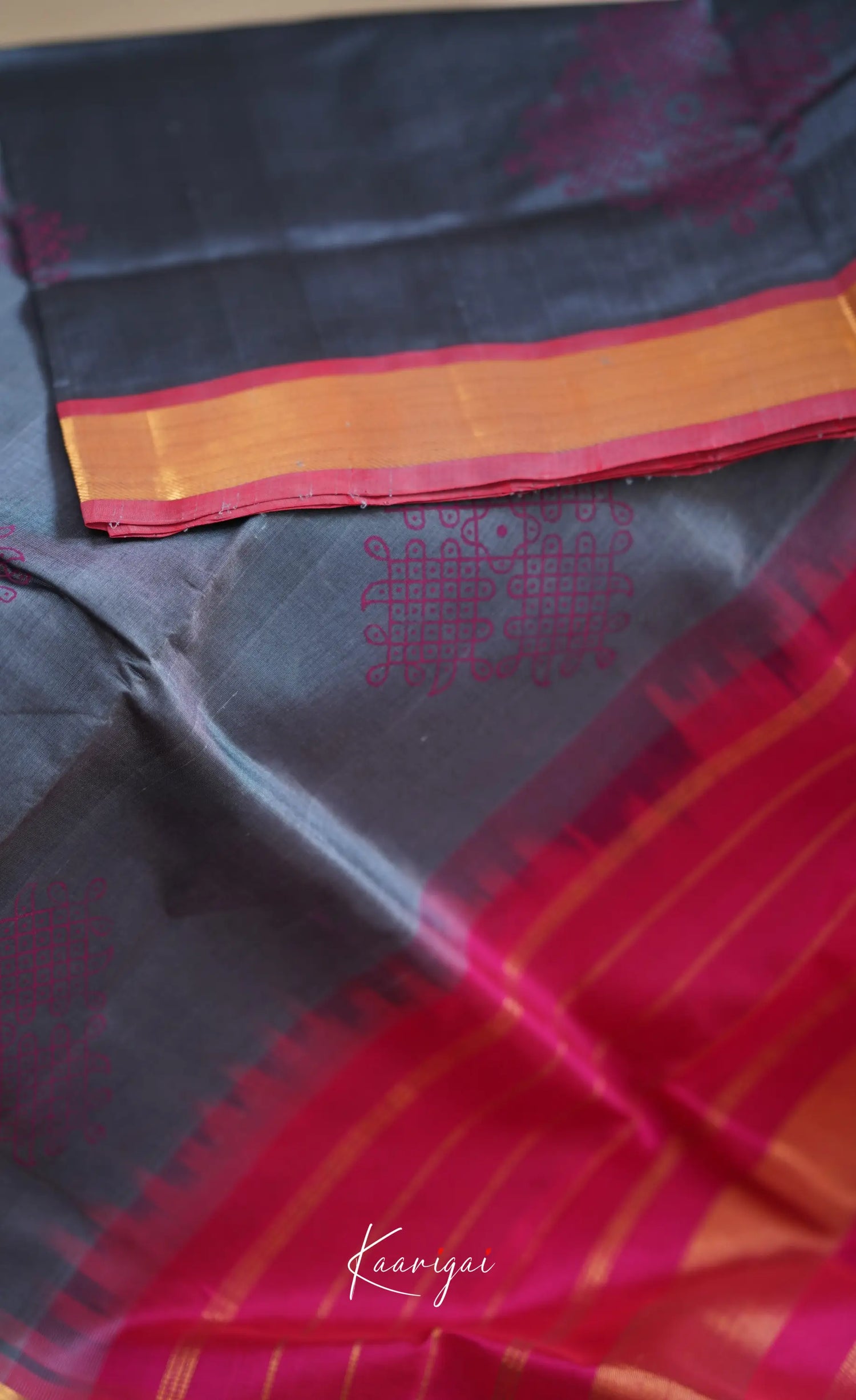 Chaarvi- Ash With Pink Kanchi Silk Cotton Saree Sarees