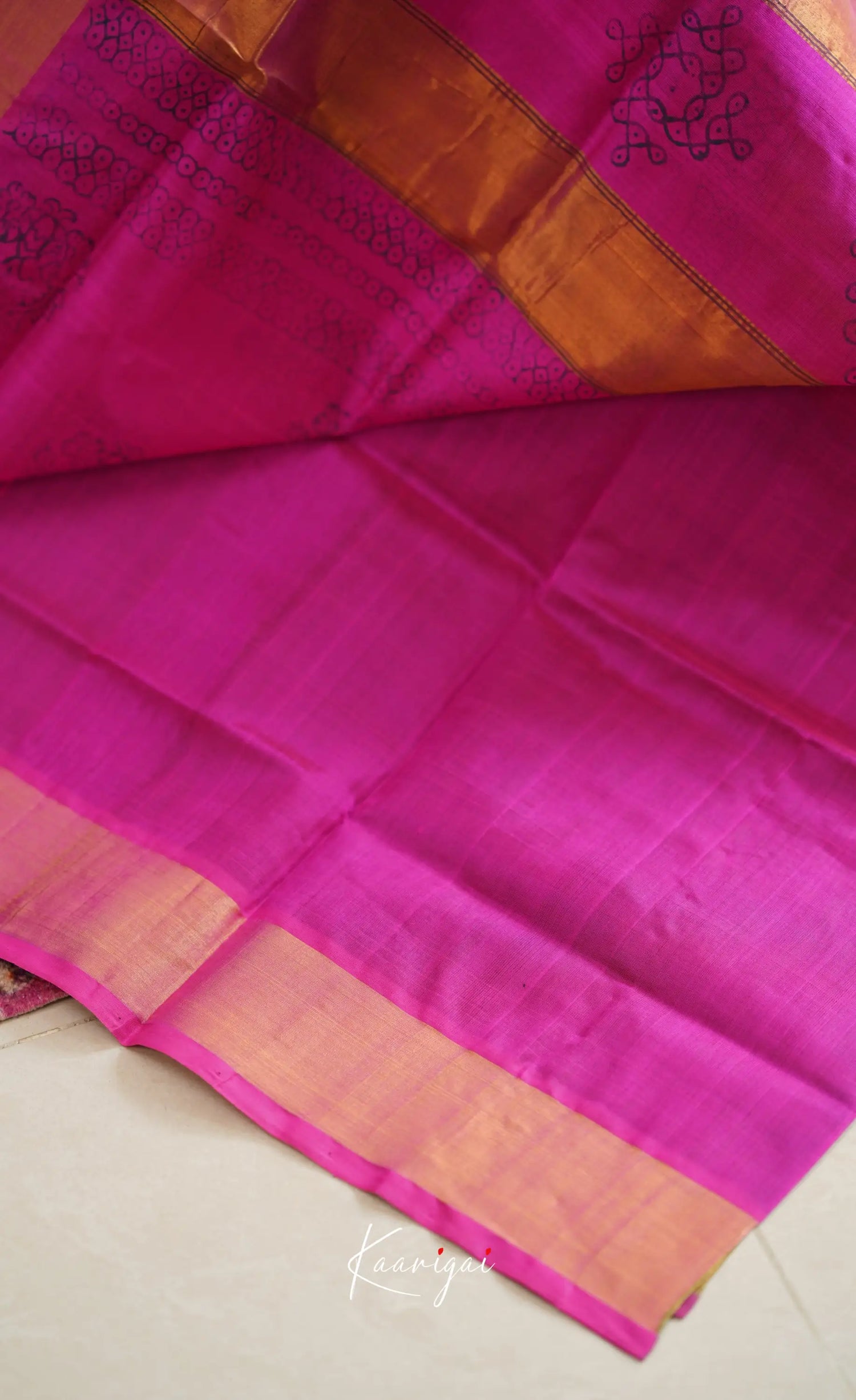 Chaarvi- Deep Bottle Green With Magenta Kanchi Silk Cotton Saree Sarees