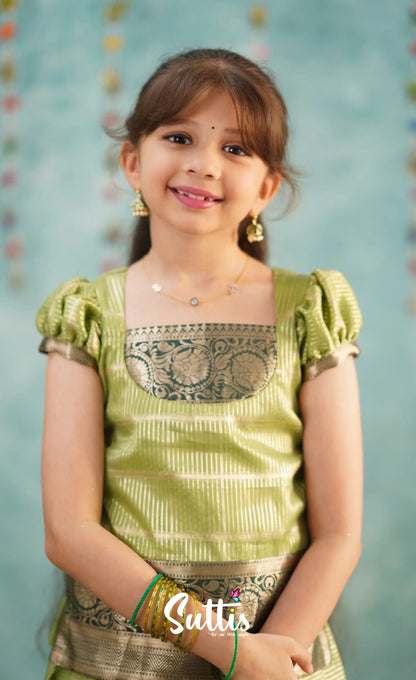 Izhaiyini Pista Green Shade And Dark Tone Organza Pavadai Sattai Kids-Suttis