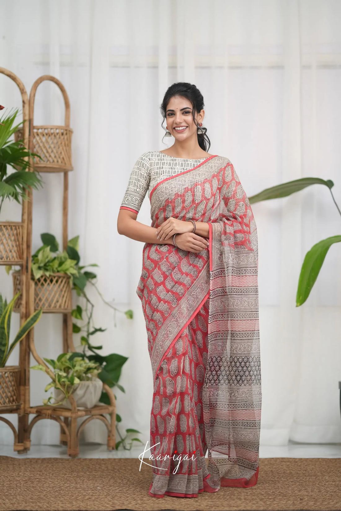 Kamali Kota Saree - Red and White Sarees