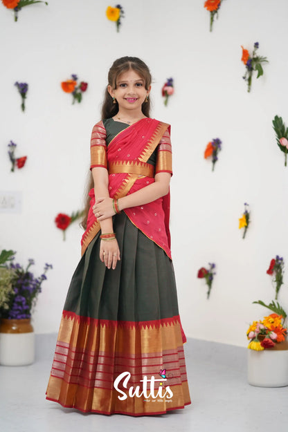 Kumaari Half Saree - Dark Manthalir Green And Red Kids - Suttis