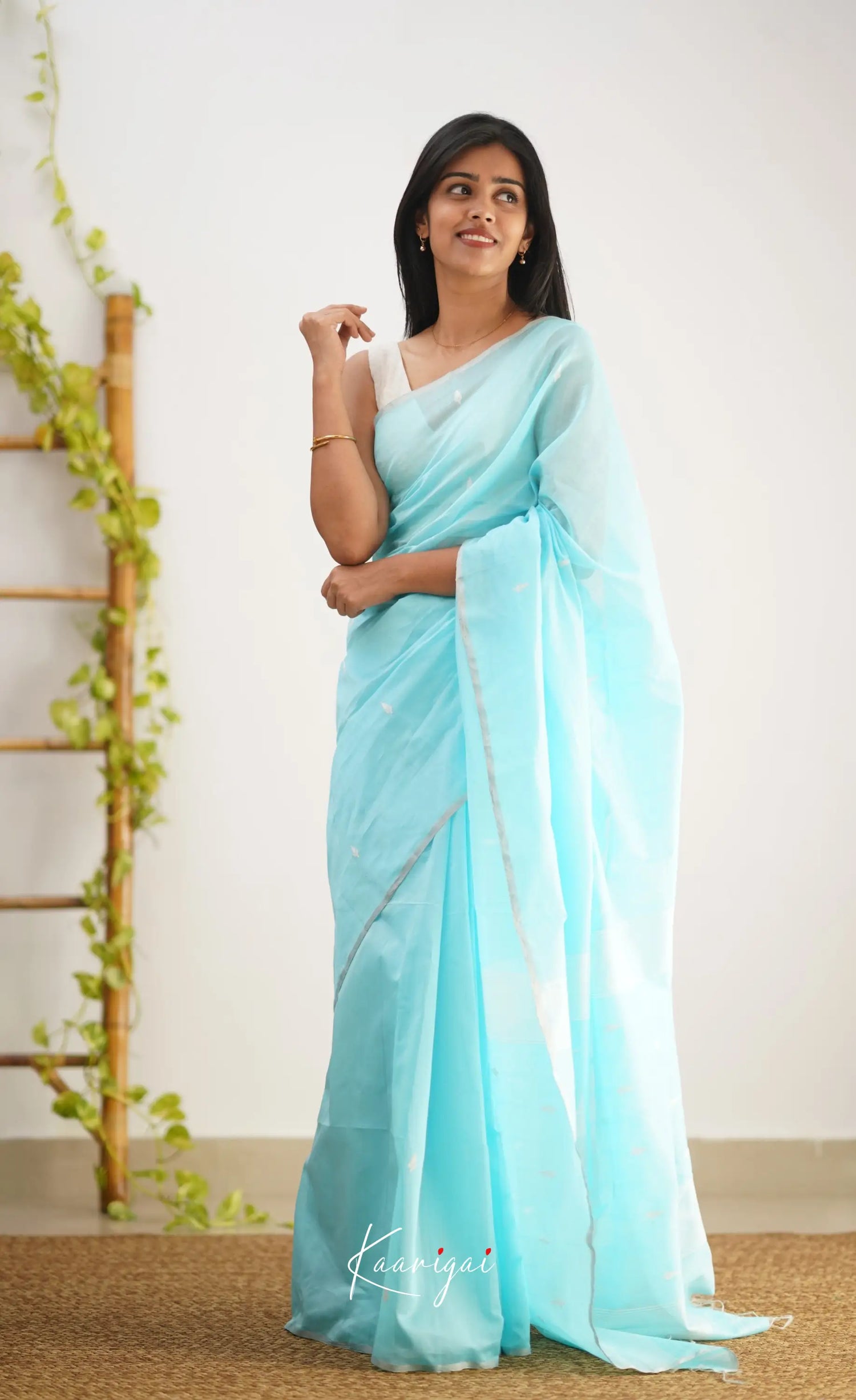 Maanvi Light Blue Pure Maheshwari Silk Cotton Saree Ivalinmabia