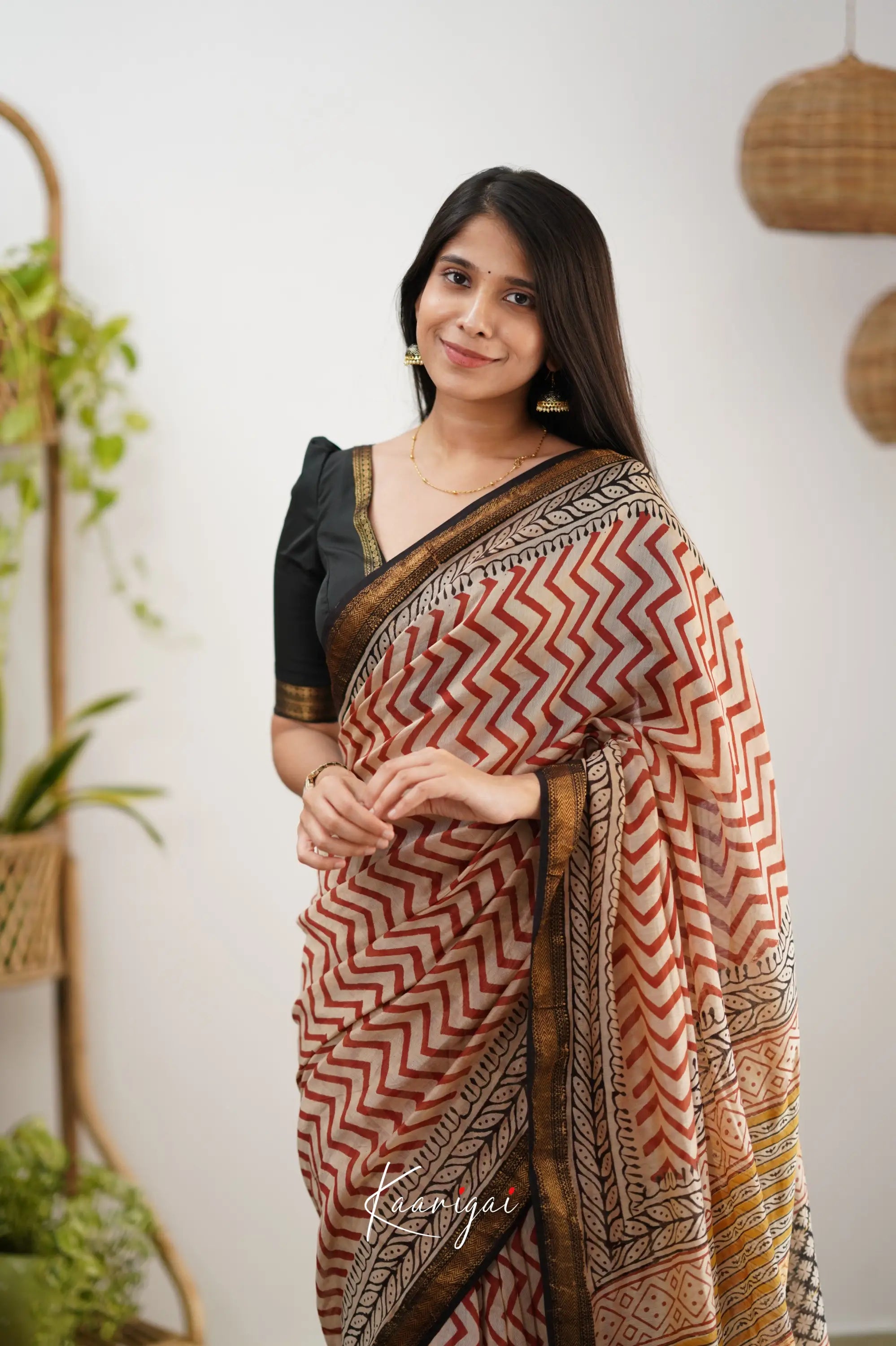 Mayuri Maheswari Silk Cotton Saree - Off White And Red Sarees