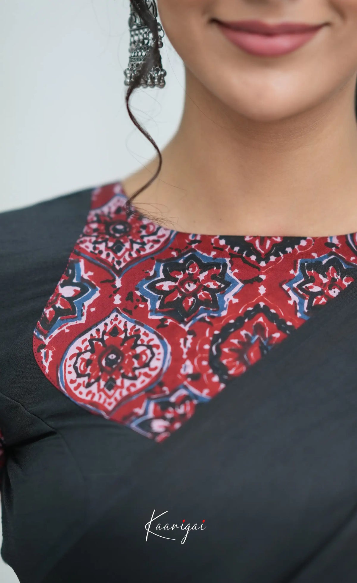 Meha Meha Modal Silk Saree - Black and Maroon – Ivalinmabia