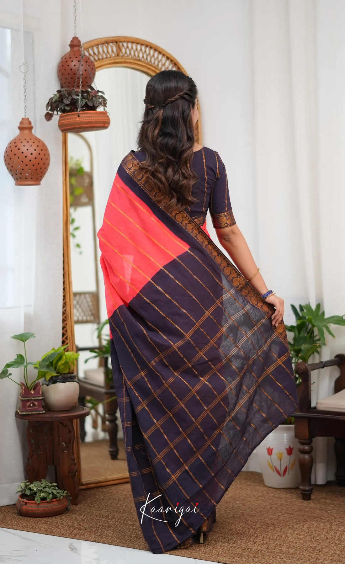 Saaral - Coral Orangish Pink and Dark Navy Blue Sungudi Saree - Sarees