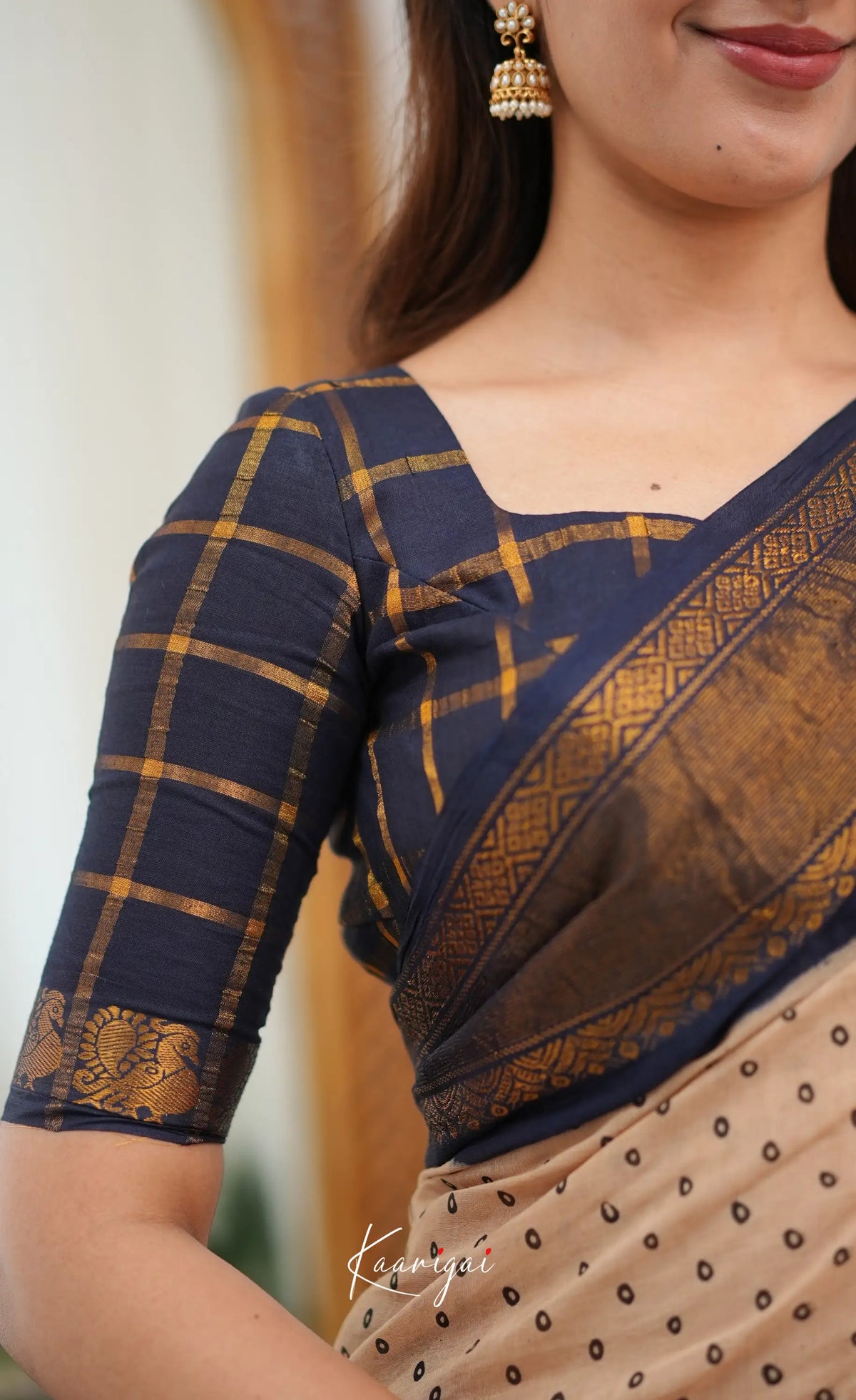 Saaral - Cream and Navy blue Sungudi Saree - Sarees