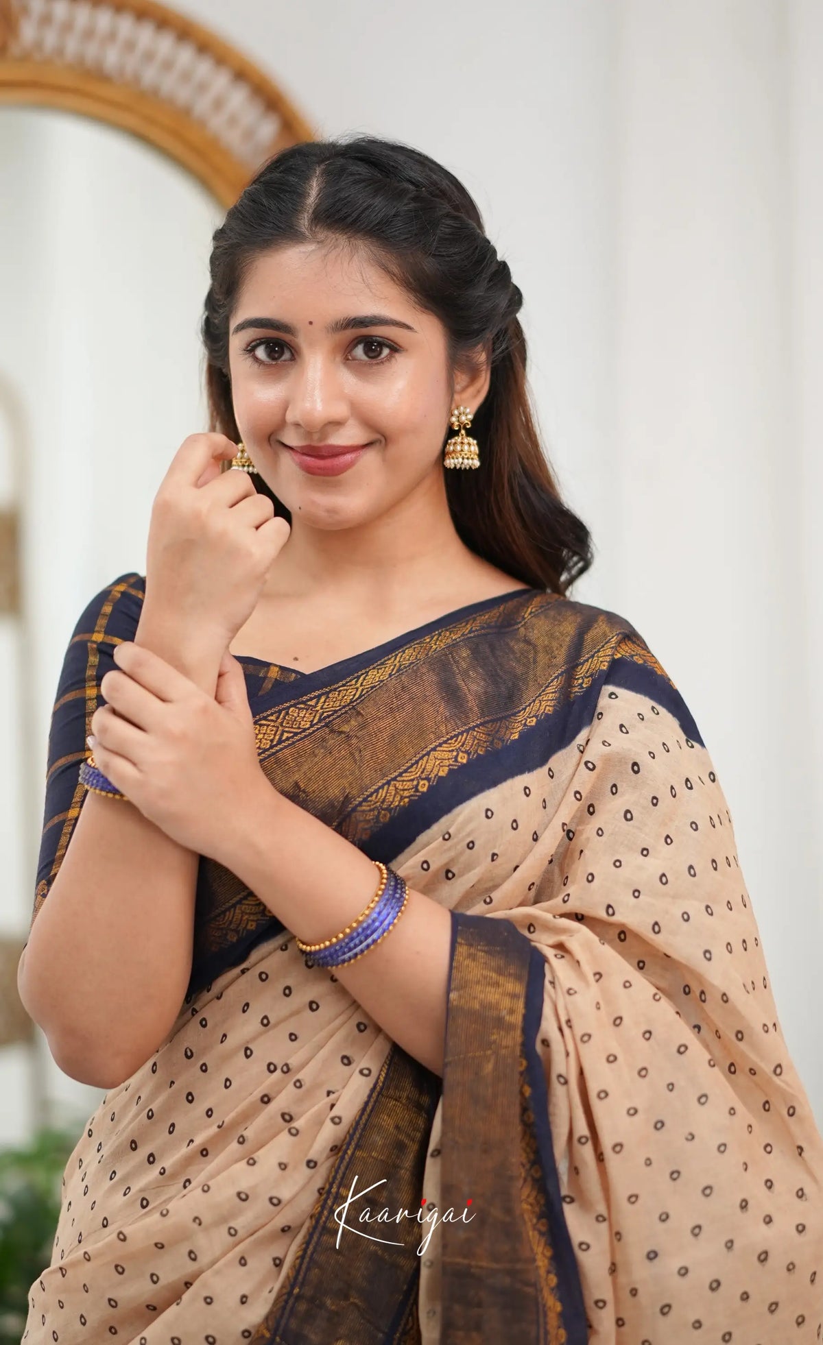 Saaral - Cream and Navy blue Sungudi Saree - Sarees
