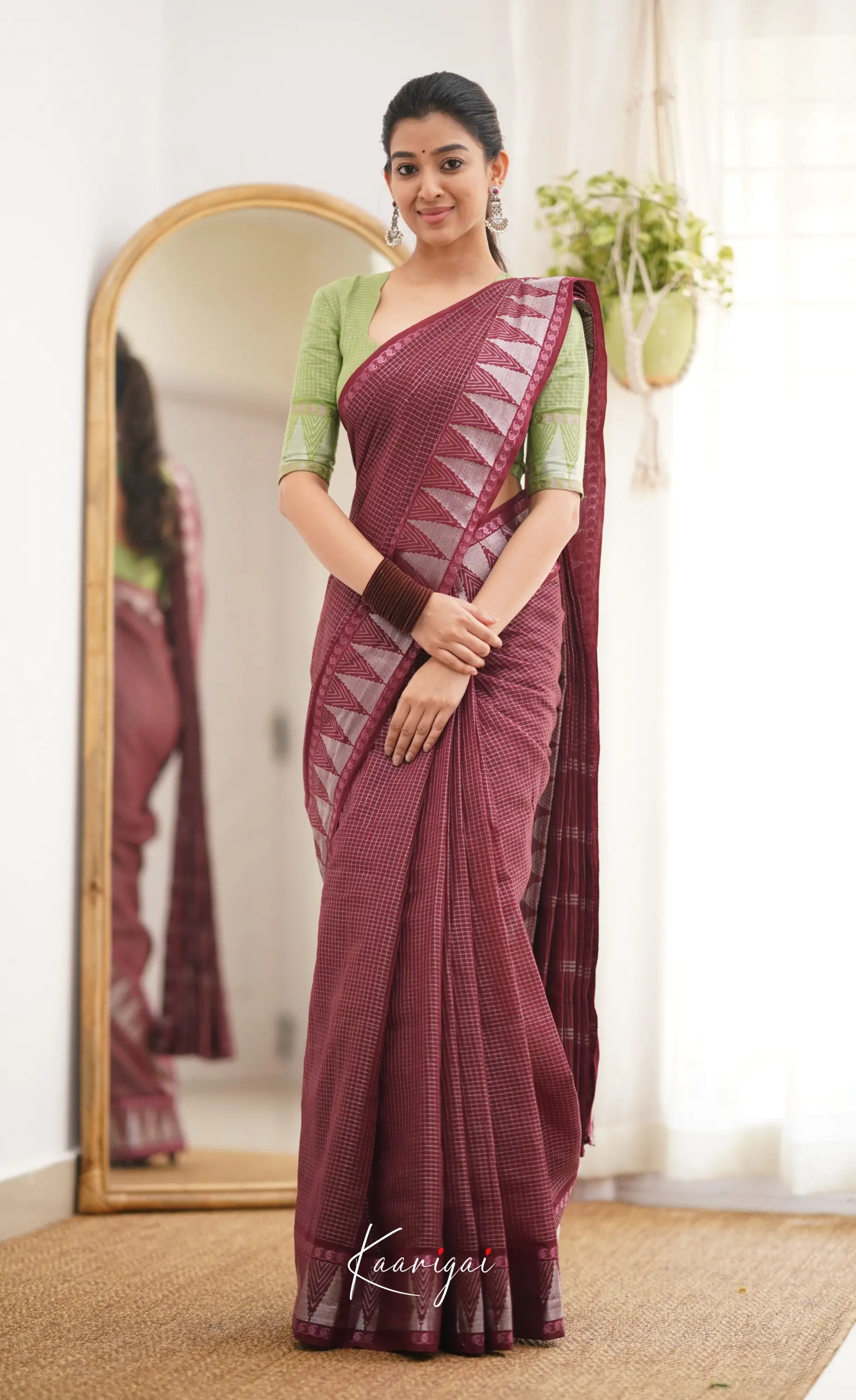 Saaral Maroonish Brown Shade And Pista Green Tone Sungudi Saree Sarees