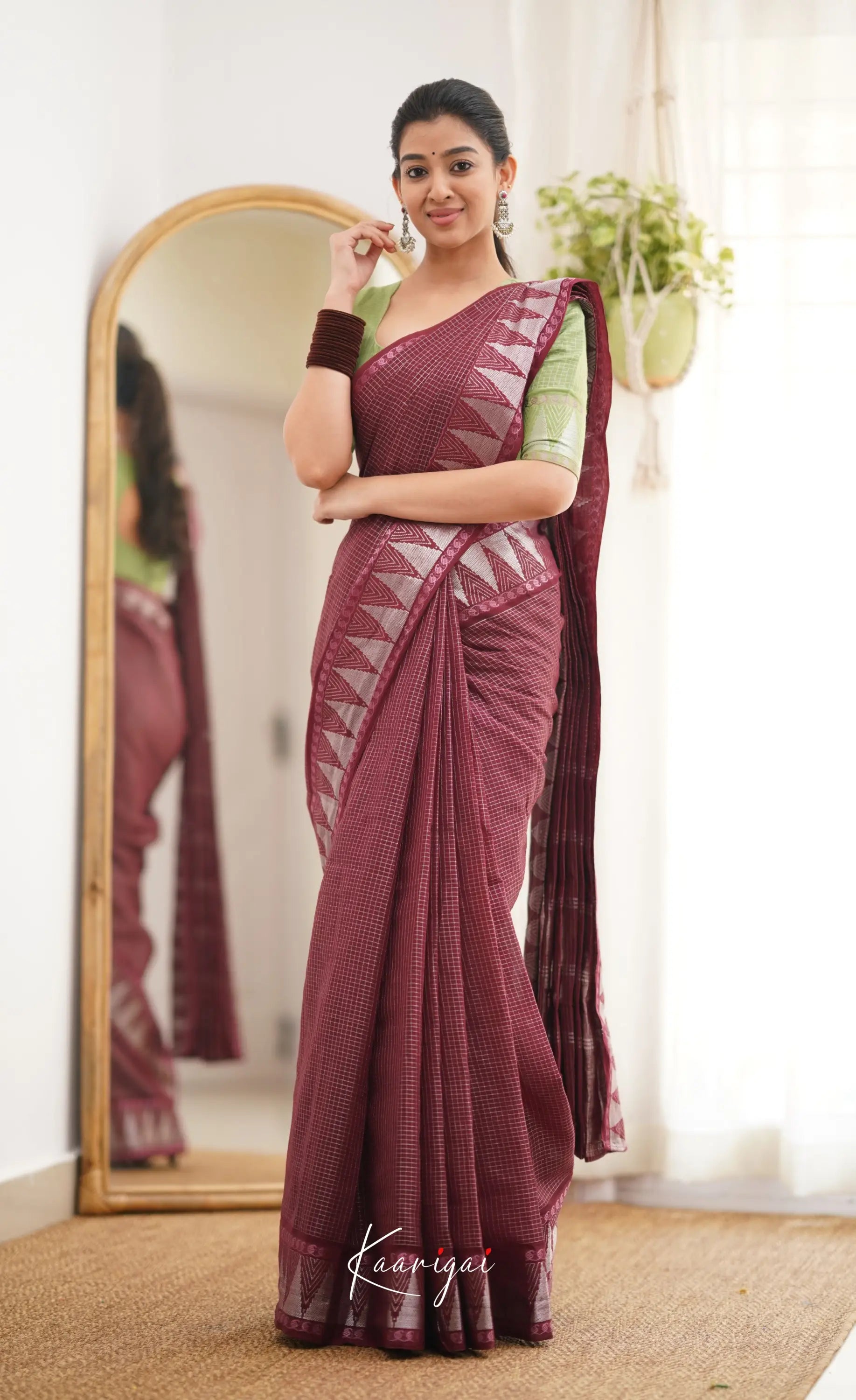 Saaral Maroonish Brown Shade And Pista Green Tone Sungudi Saree Sarees