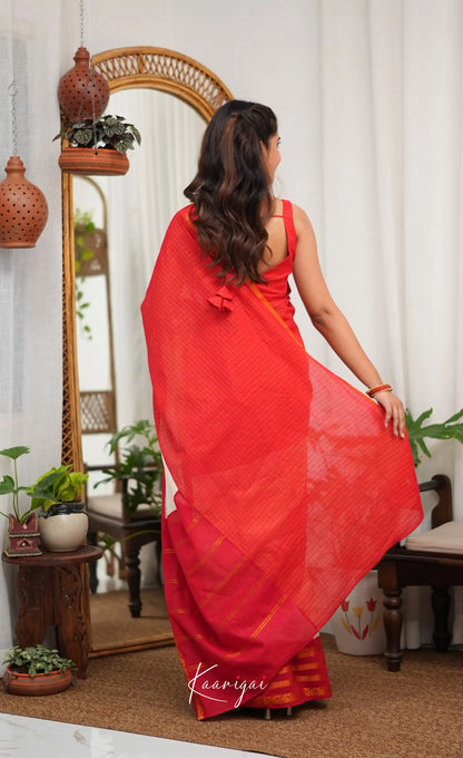 Saaral - Red and Off-white Sungudi Saree - Sarees